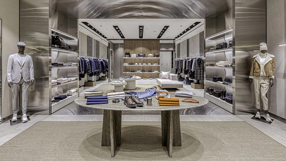 Применение нержавеющей стали в люксовых магазинах одежды